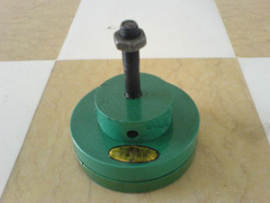 顶杆式防震垫铁